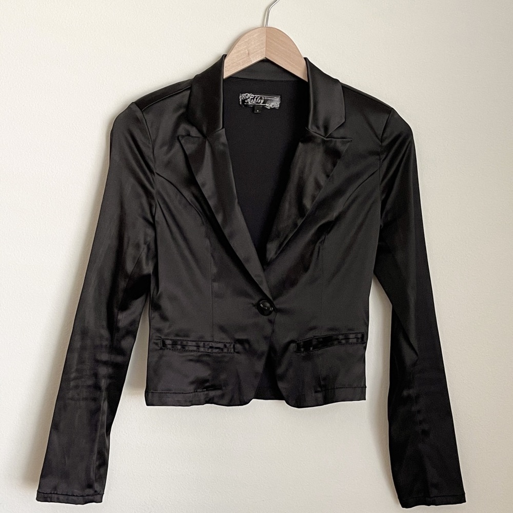 Black, fitted blazer
